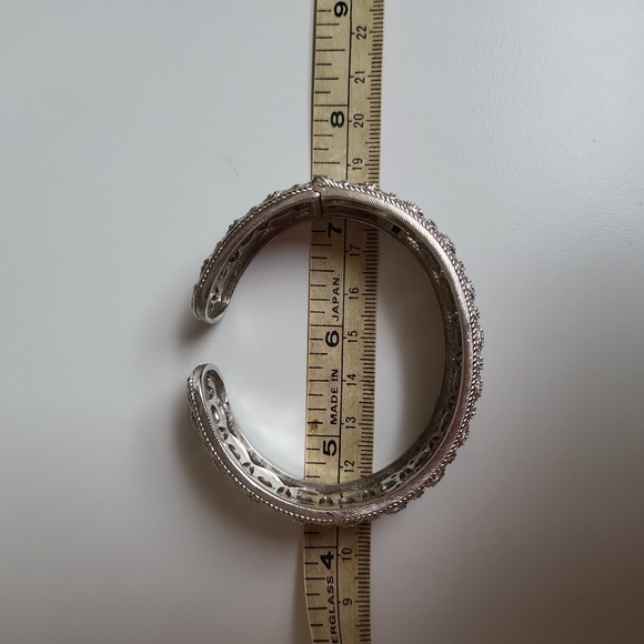 Judith Ripka cuff bracelet diamonique SS average size - Picture 5 of 6